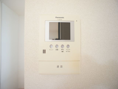 【セキュリティ】 | メゾン・ボヌールE | 訪問者の確認ができるTVドアホン付きです♪