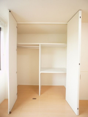 【収納】 | メゾン・ボヌールE | 充実収納付きの北側洋間です♪