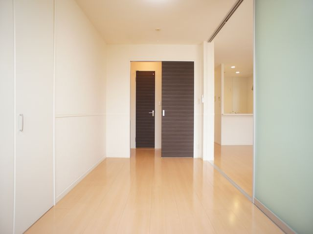 【子供部屋】 | メゾン・ボヌールE | 日当たり良好な南側洋間です♪