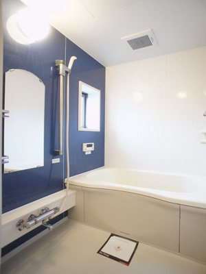 【浴室】 | メゾン・ボヌールE | 換気できる窓、追い焚き機能付きです♪