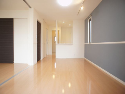 【居間・リビング】 | メゾン・ボヌールE | 快適に過ごせるエアコンが付いています♪