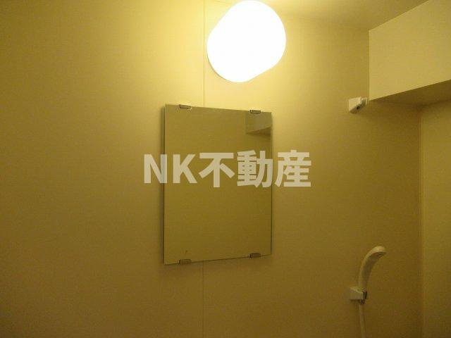 【浴室】 | 山中ビル（河内小阪賃貸） | お風呂に鏡があります