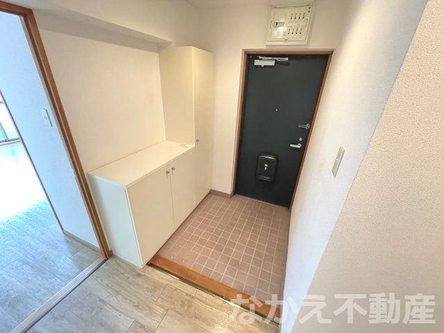 【玄関】 | 収納もある玄関です