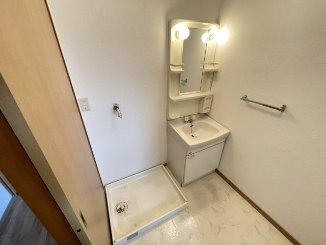 【洗面所】 | 明るい洗面所です