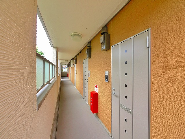 レジデンス芝辻のエントランス|ゆとりのあるエントランスです