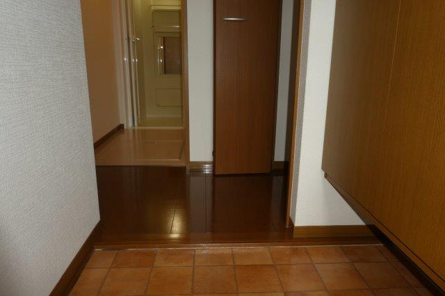 ロイヤルガーデンミルフィーＤの玄関