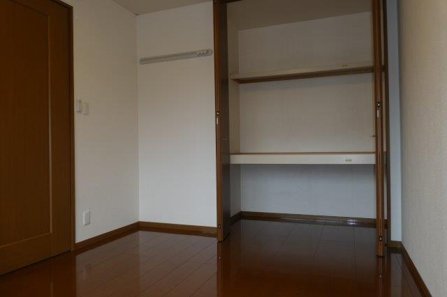 ロイヤルガーデンミルフィーＤの洋室