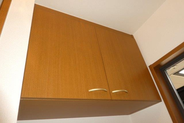 ロイヤルガーデンミルフィーＤの玄関|シューズボックス