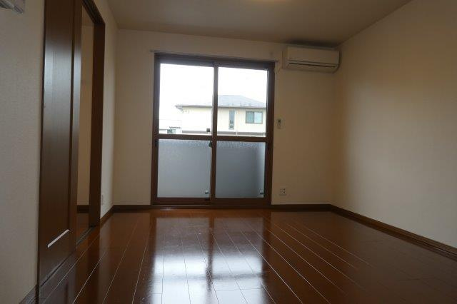 ロイヤルガーデンミルフィーＤの居間・リビング