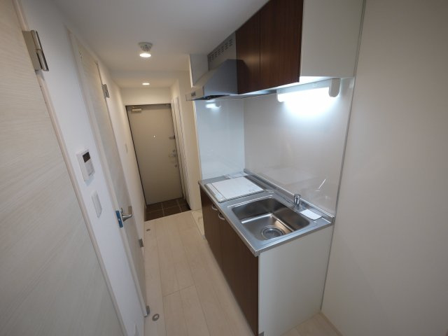 船橋市前原東４丁目のアパートのキッチン|コンパクトなキッチンで掃除もラクラク