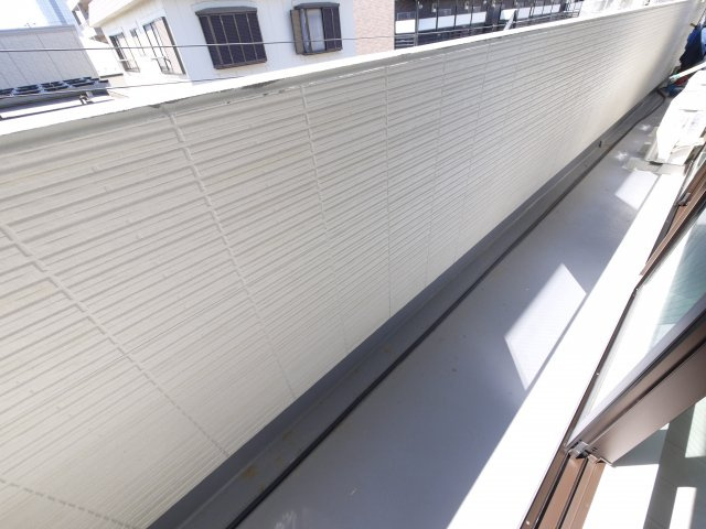 船橋市前原東４丁目のアパートのバルコニー|外からの目が気にならないバルコニーで洗濯物が干せます