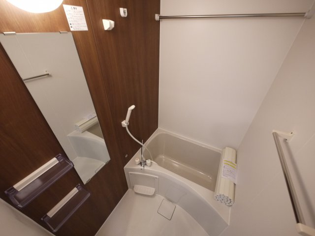 船橋市前原東４丁目のアパートの浴室|落ち着いた空間のお風呂です