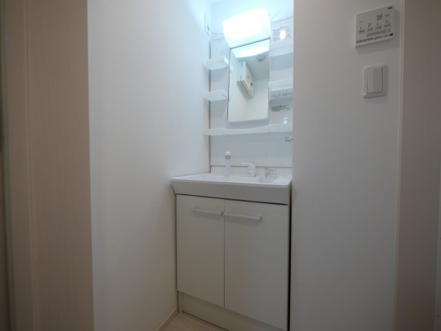 船橋市前原東４丁目のアパートの独立洗面台|独立洗面台で身支度をすべて済ませてしまいましょう