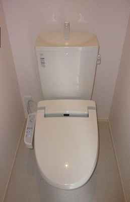 【トイレ】 | 松の木戸建C | 落ち着いたトイレです