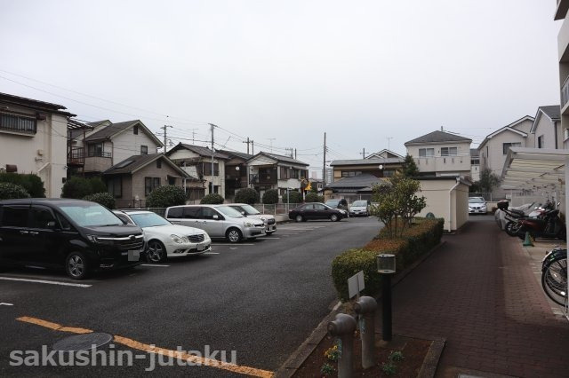 ライオンズマンション津田沼の駐車場