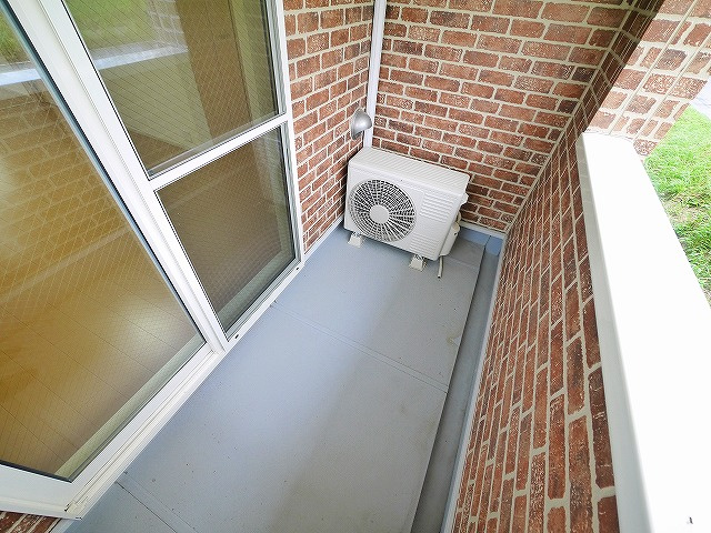 サニーシャトウ　Ｓのバルコニー|外からの目が気にならないバルコニーで洗濯物が干せます