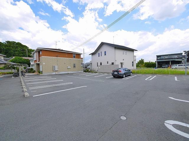 サニーシャトウ　Ｓの駐車場|駐車スペースもあります