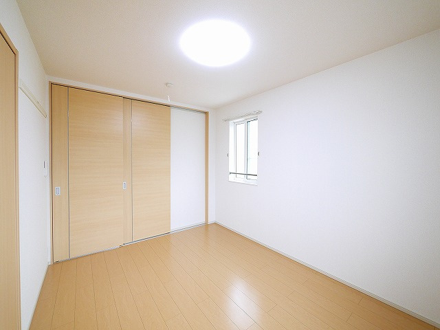 サニーシャトウ　Ｓの洋室|個人の部屋や寝室として使える洋室です