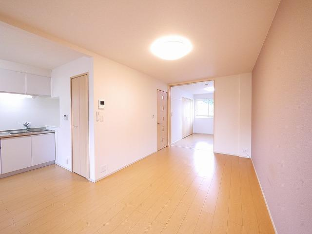 サニーシャトウ　Ｓの居間・リビング|ゆったり過ごせる居間です