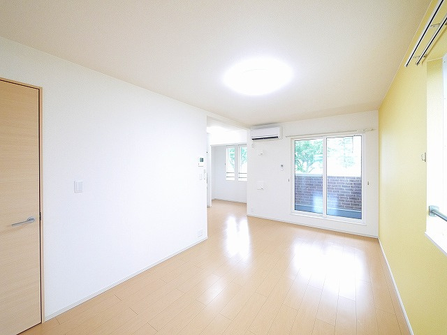 サニーシャトウ　Ｓの居間・リビング|ゆったり過ごせる居間です