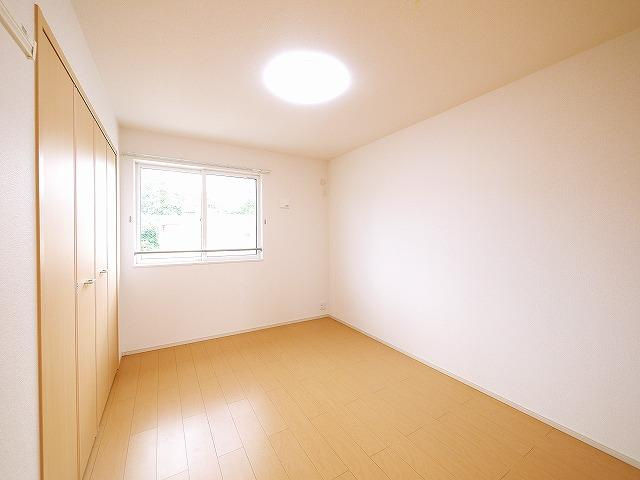 サニーシャトウ　Ｓの寝室|落ち着いた色調の寝室です