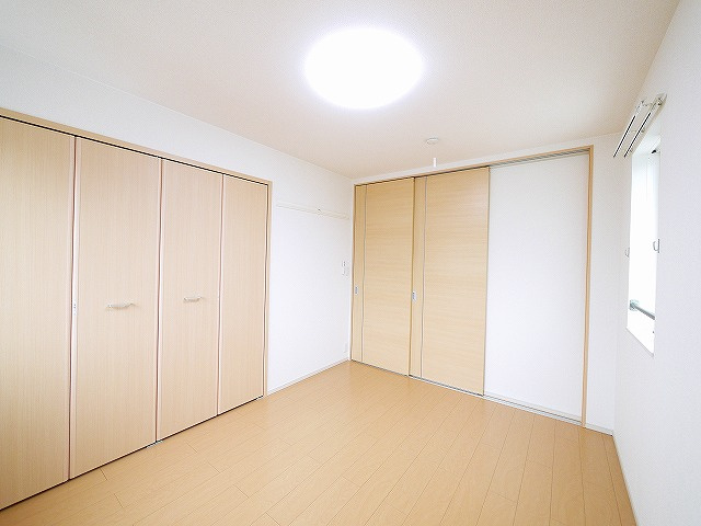 サニーシャトウ　Ｓの寝室|落ち着いた色調の寝室です