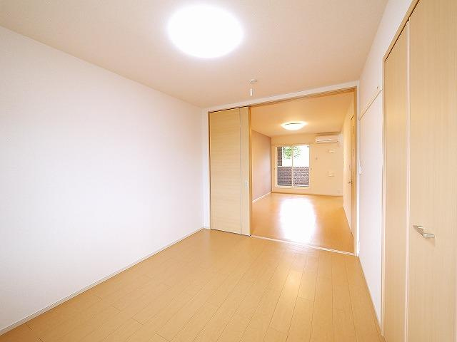 サニーシャトウ　Ｓの洋室|使い勝手のいい洋室です