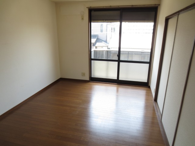 ディアスサカエ【キャッシュバック対象物件】の洋室|明るい洋室です