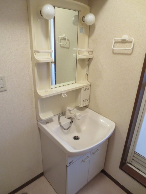 ディアスサカエ【キャッシュバック対象物件】の洗面所|脱衣スペースもあります