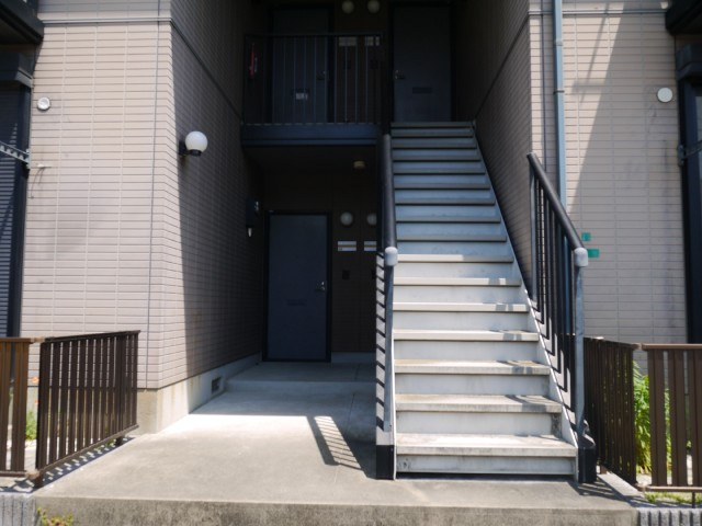 ディアスサカエ【キャッシュバック対象物件】のエントランス|ゆとりのあるエントランスです