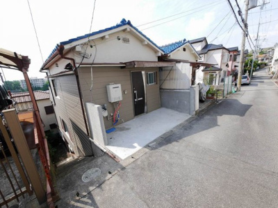 【外観】 | 鈴蘭台東町５丁目戸建 | バイク置場等のスペースございます＾＾