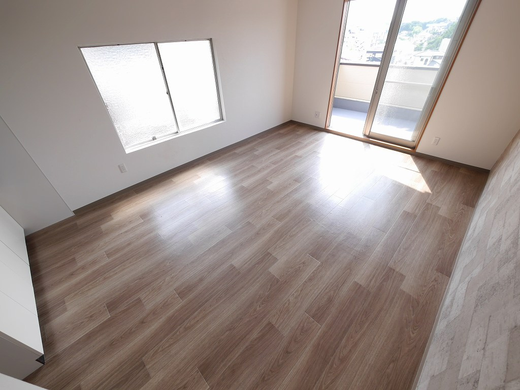 鈴蘭台東町５丁目戸建の居間・リビング|ゆったりとした居間です