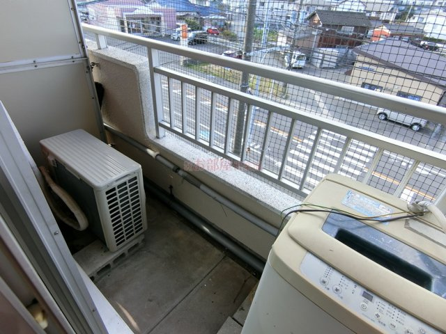 里村ビルのバルコニー