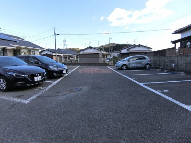 里村ビルの駐車場