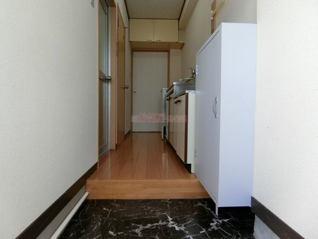 里村ビルの玄関