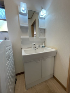【洗面所】 | 阿賀野市中島町　中古戸建 | 忙しい朝には欠かせない洗面所です