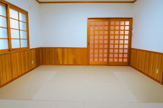 【和室】 | 阿賀野市中島町　中古戸建 | 畳の上でゆっくりとくつろげる和室です