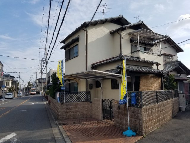 岸和田市西之内町　中古戸建の前面道路含む現地写真