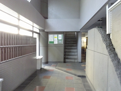 【ロビー】 | バリーズ吹田 | 落ち着いたロビーです