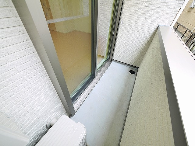クイーンズパレス　さくらいのバルコニー|暖かな日差しのふりそそぐバルコニー