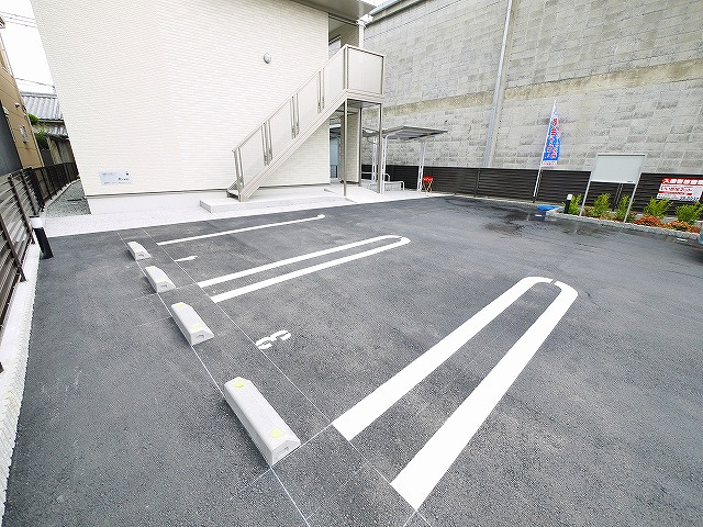 クイーンズパレス　さくらいの駐車場|駐車スペースもあります