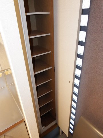 ハイツマロニエ北山の玄関