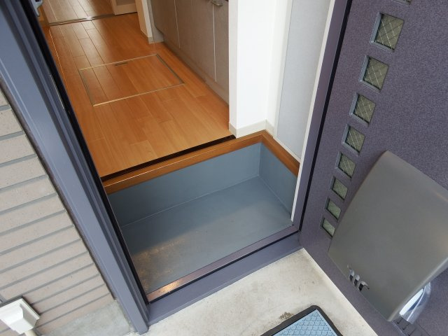 ハイツマロニエ北山の玄関