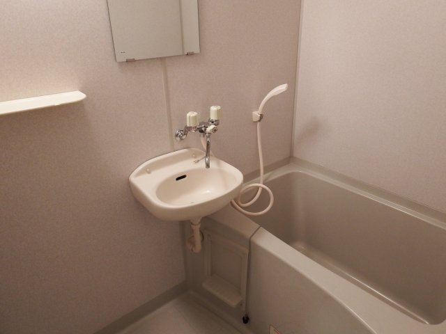 ハイツマロニエ北山の浴室