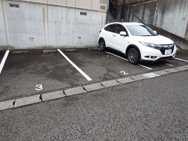 ハイツマロニエ北山の駐車場