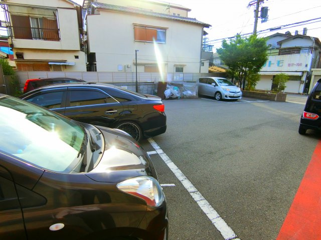ルミナス大美野の駐車場