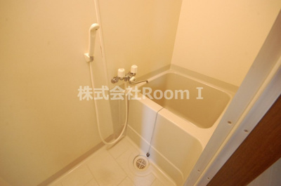 【浴室】 | ドエル天満橋 | ゆったり過ごせるお風呂です
反転