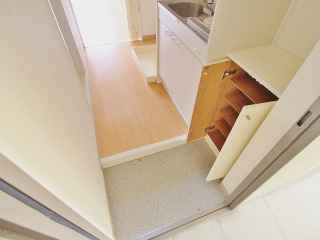 第21船越ビルの玄関