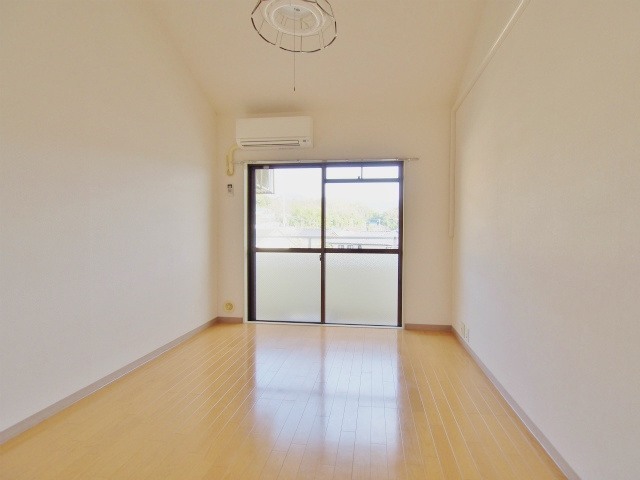 第21船越ビルの居間・リビング