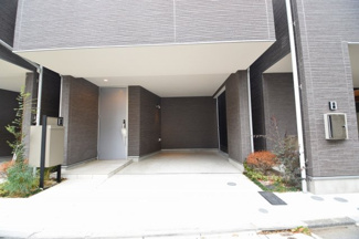 【駐車場】 | 現地見学や資料請求などお気軽にお問合せ下さい。
周辺環境とあわせて現地もご案内致します。